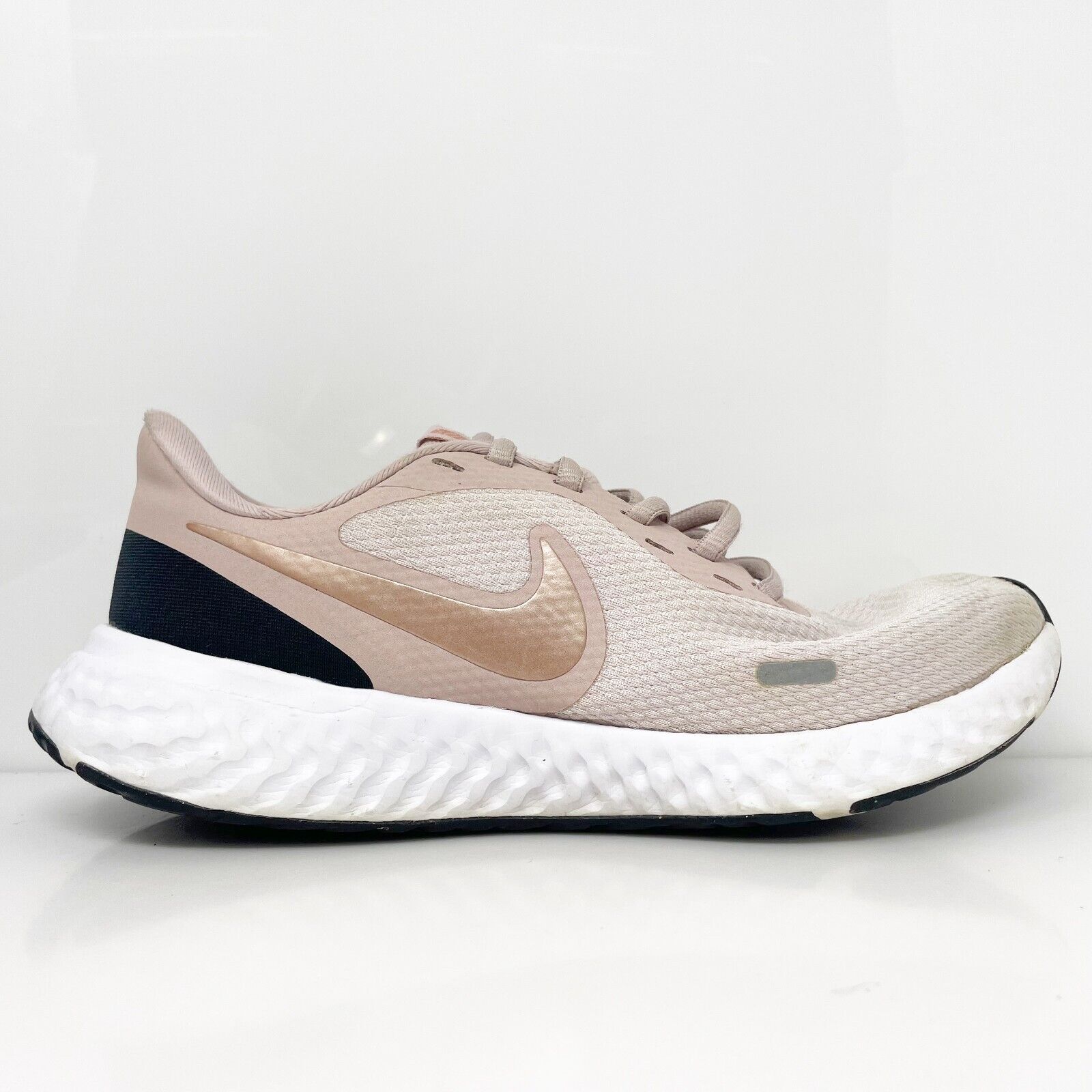 Womens NIKE Revolution selling 5 Athletic Sneakers Rose White BQ3207- 600 Size 7